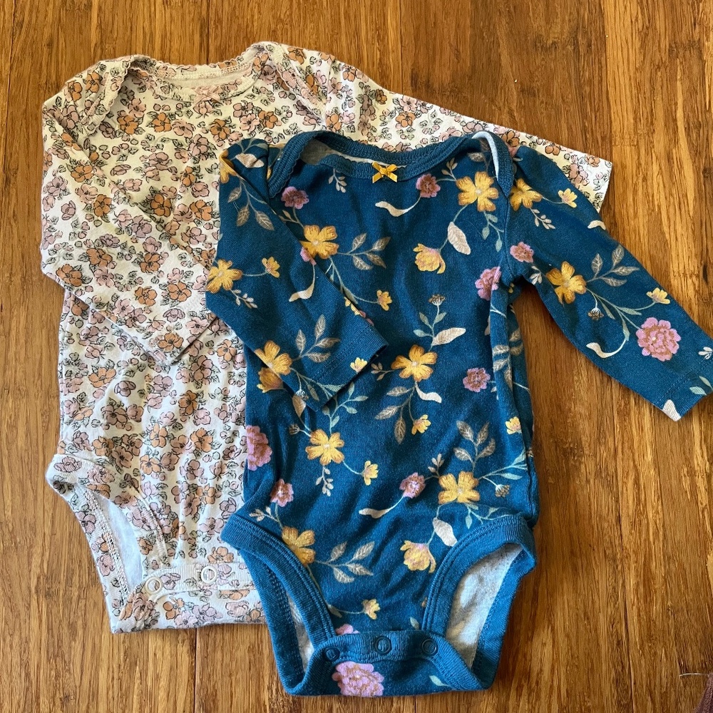 Carter’s 3 month long sleeve onesie